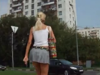 Под юбкой ветер - порно видео на kingplayclub.ru