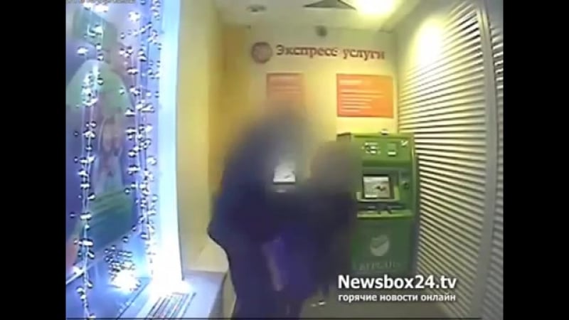 Жители владивостока занялись сексом прямо в отделении сбербанка