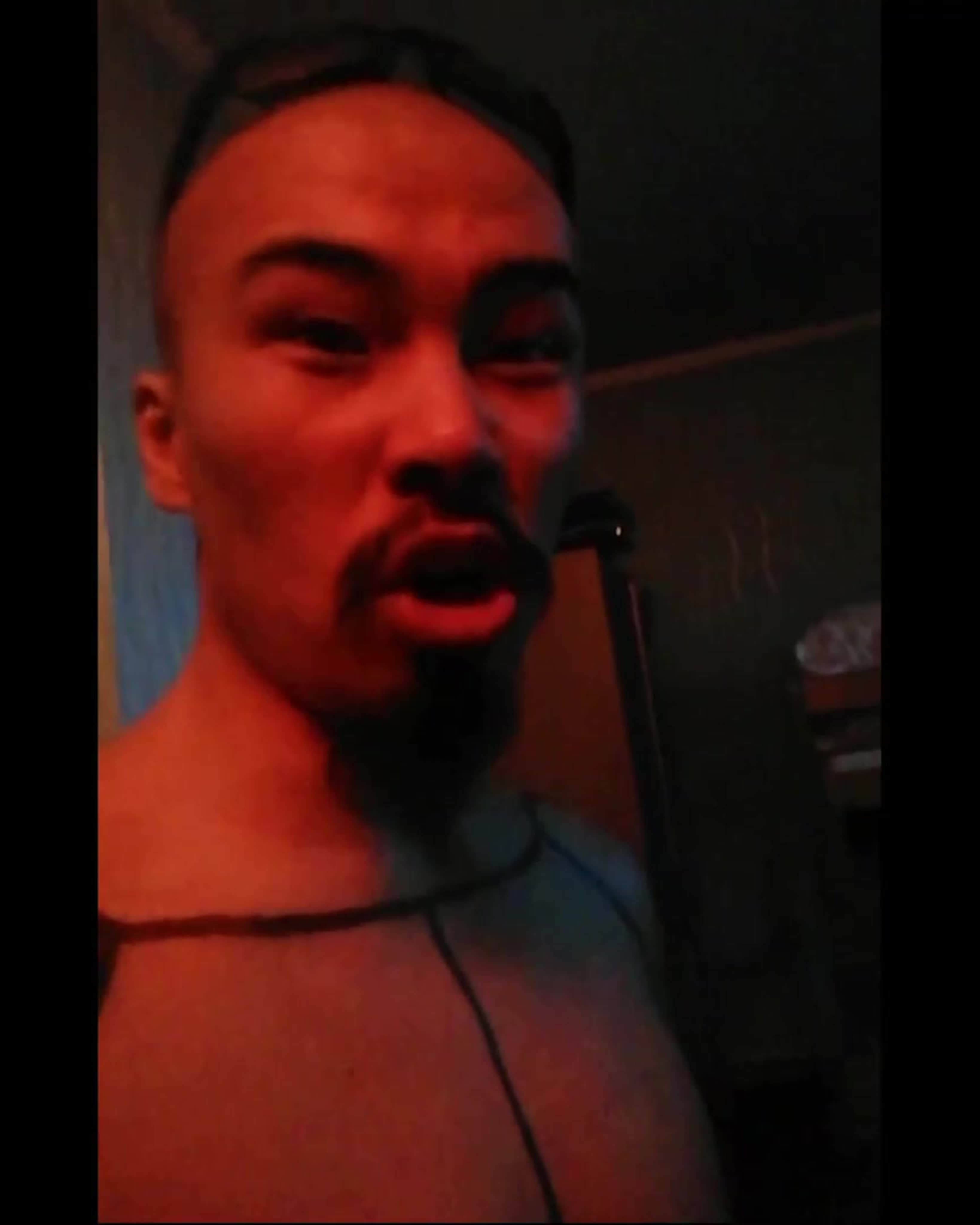 Төрт аяғынан тік тұрған жалаңаш жезөкшелер Абелланың досының анасының порносы онлайн