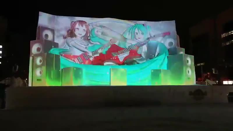 Тояма касуми и хацунэ мику на фестивале hard rock family live