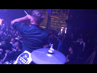 When the dj's headbanging with the crowd!