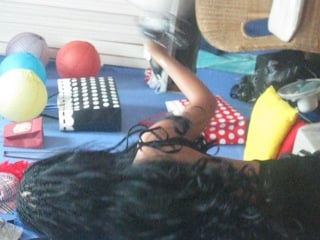 Алёна пискун прихорашивась перед фотосессией)