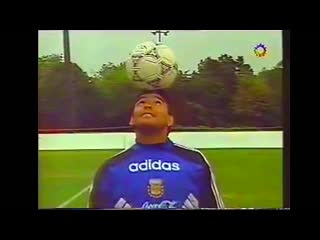 Diego maradona jueguito con diferentes pelotas