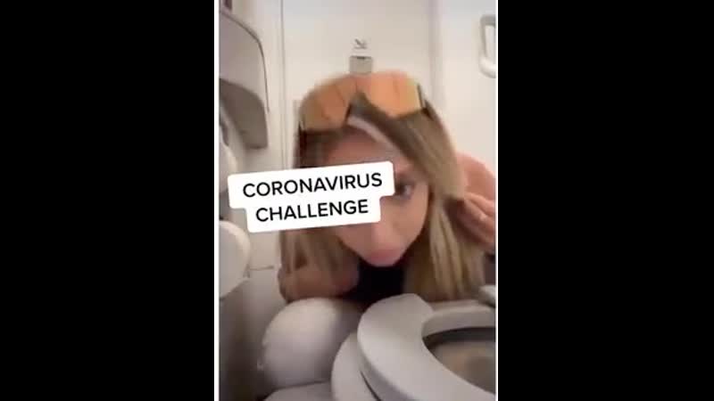 Лижет сортир