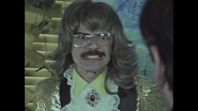 Какого черта ты здесь делаешь, кто приглашал сюда твой поросячий взгляд ага не ожидал меня здесь встретить, ничтожный богач