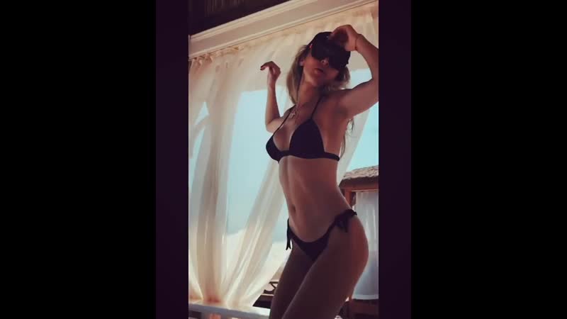 Светлана лобода станцевала в бикини