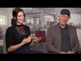 Sit down with the stars robert deniro anne hathaway play whos the intern regal cinemas