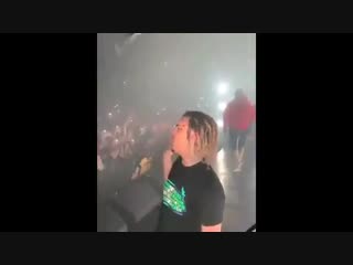 Lil pump на своём концерте выразил поддержку 6ix9ine в связи с тяжёлым положением второго