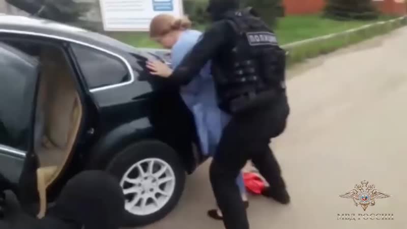 Спецназ полиции на задержании воровок оперативная съёмка