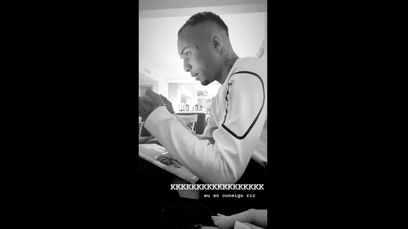 Vendo o everton tentando aprender a falar inglês já me dá uma tristeza