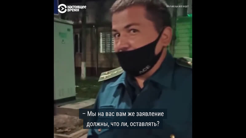 В узбекистане милиционер избил и запер ребенка в машине