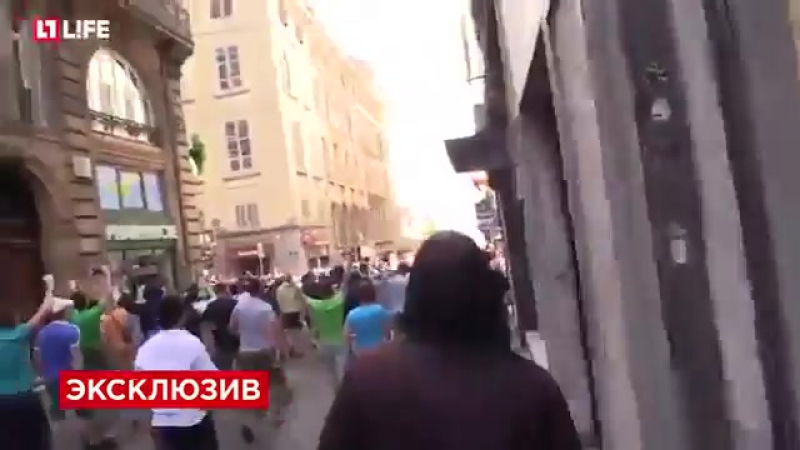 Наши болельщики поют катюшу перед матчем с англией
