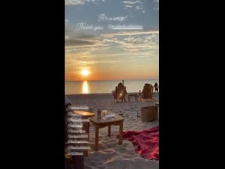 26 июня 2020 стелла на съемке naked cashmere на ферме driftwood, лонг айленд, нью йорк