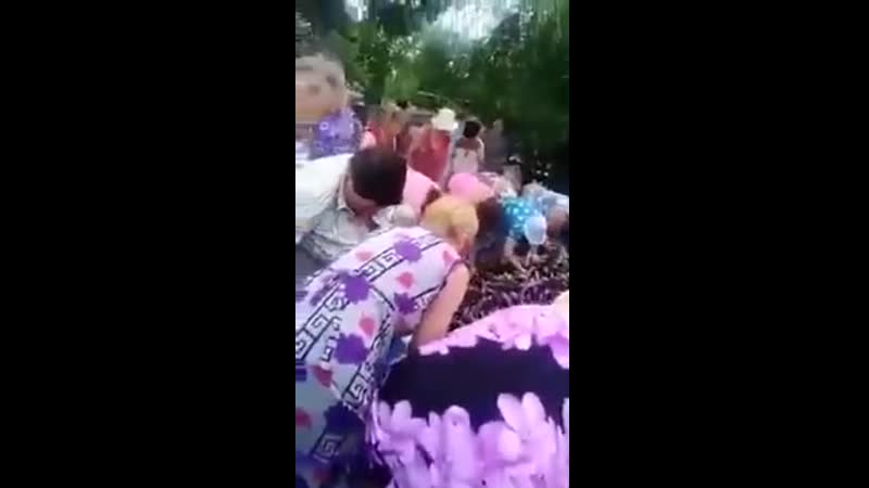 Партия ляшко в бориславе львовской области,подкупает незаложенных людей баклажанами последние аккорды бесславного финала