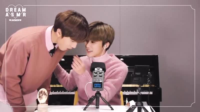 Джемин кормит джисона