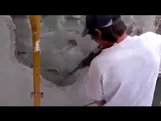 Умело обращается с техникой