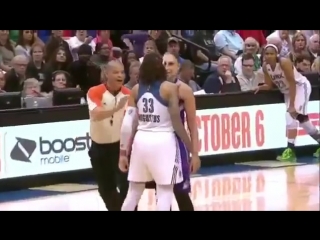 Diana taurasi kisses seimone augustus, wow so sweet lol