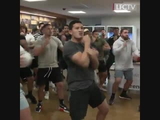 What a sight!! 😛 the haka is always special to in the canteen at melwood!