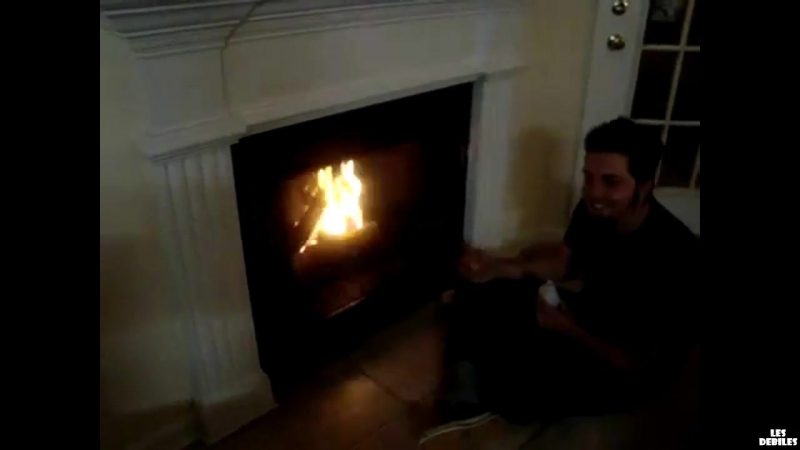 Что то слабо светит камин, надо поддать огоньку