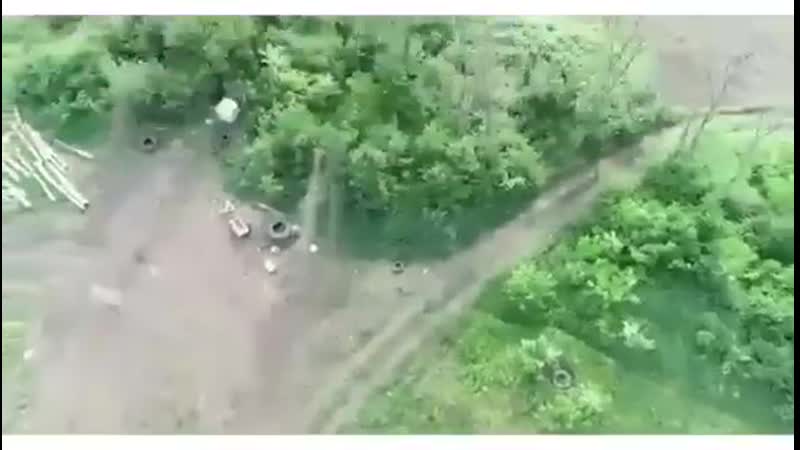 Укро фашисты расстреливают гражданских людей на поле