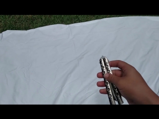 Beginner balisong tutorial 4 simple moves (im back baby!)