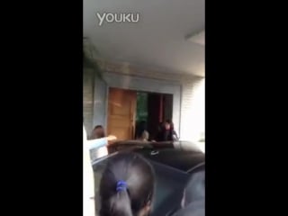 Jessica&krystal arriving to li ning fanmeeting (140906)