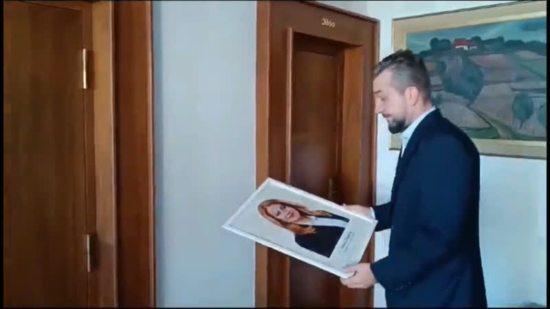 Новый вице спикер парламента словакии любаш блаха убрал из кабинета флаг евросоюза вместо портрета президента страны зузаны чап