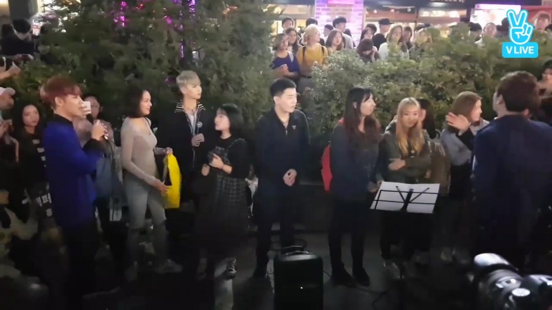 [v live] 161015 hongdae busking '지독하게' + '다시 사랑 할수있을까'