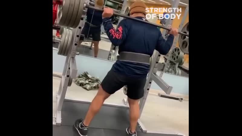 Порвались шорты на приседе