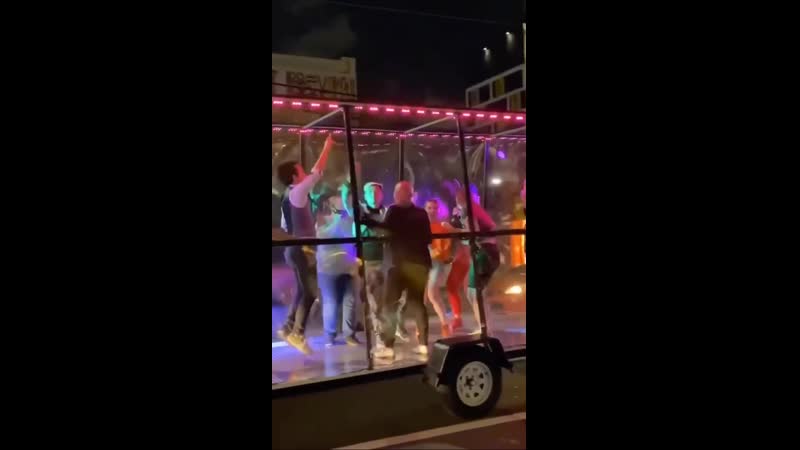 Прозрачный фургон