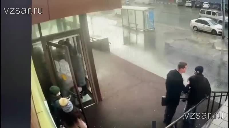 Драка возле саратовского мфц