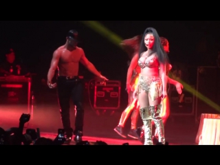 Nicki minaj anaconda (live @ the pinkprint tour, tinley park, 09/08/15)