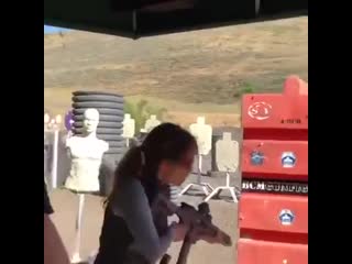 Хэлли берри на подготое к съемкам john wick 3 (vhs video)