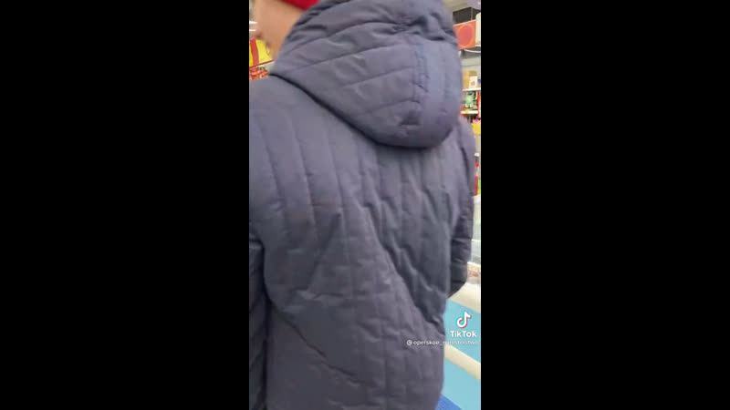 Молодые в пятёрочке