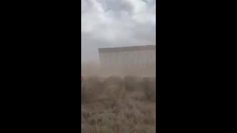 На сша обрушился адский ураган "ханна", который снёс часть стены на границе с мексикой