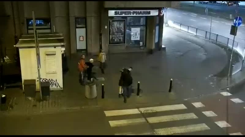 Пьяные гопники нарвались на ребят посерьезней прага