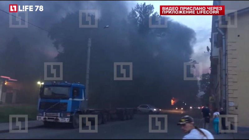 В кировском районе полыхает дом у автозапраи