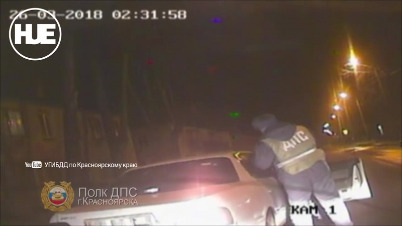 В красноярске полицейские остановили пьяную женщину за рулём авто