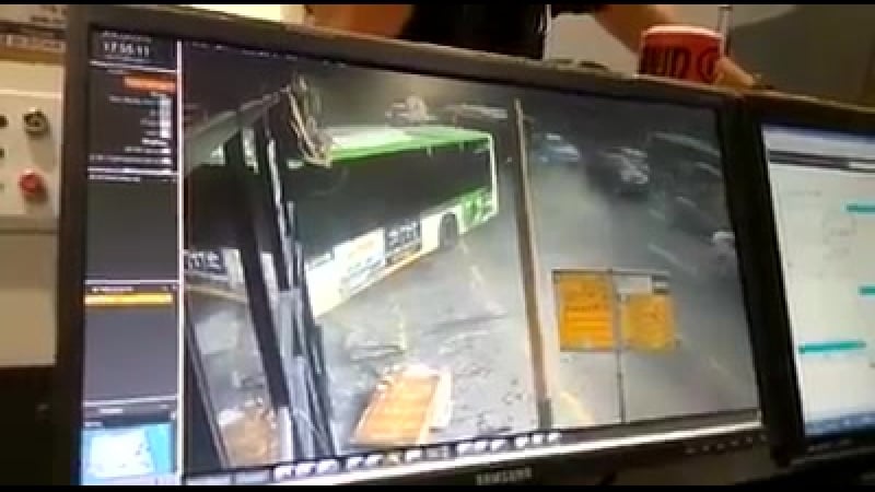 ✔ особое мнение в тель авив автобус въехал в здание