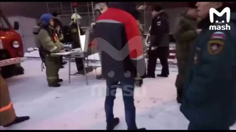 2 части почти сутки пожарные тушили загоревшийся крейсер "адмирал кузнецов" в мурманске