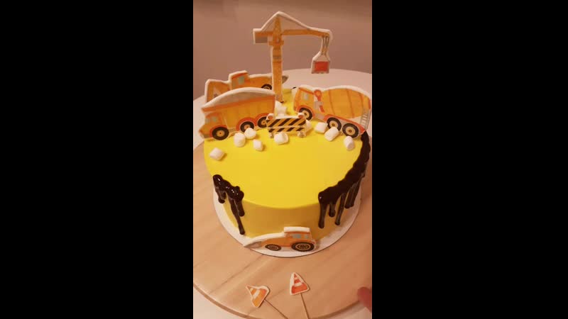 Миндальный тортик с клубникой и белым шоколадом