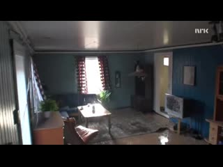 Collapsing floor by filling room with water