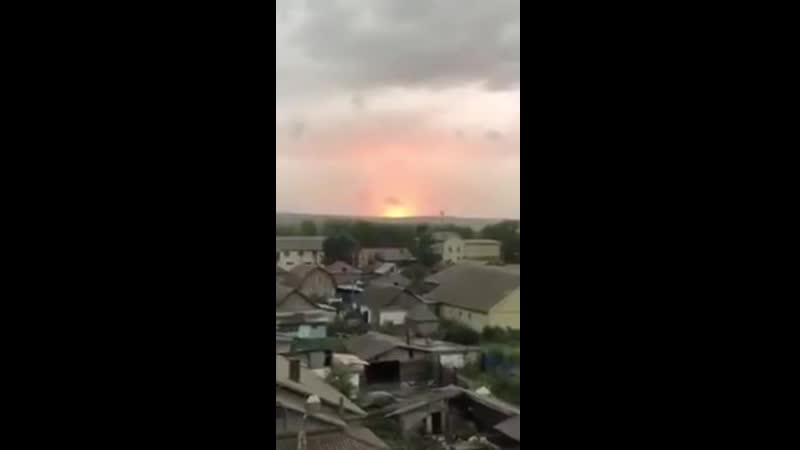 На росії в красноярському краї неподалік міста ачинськ знову лунають вибухи, за попередньою інфрмацію відбулось влучання блискав