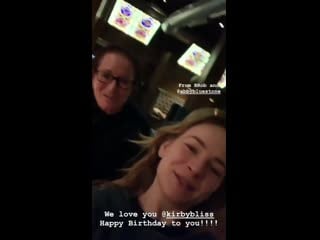 Бритт робертсон ( @realbritt rob ) вместе со своим агентом эбби блюстоун 🥰,