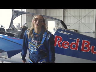 Lolo jones freaks out in an aerobatic plane