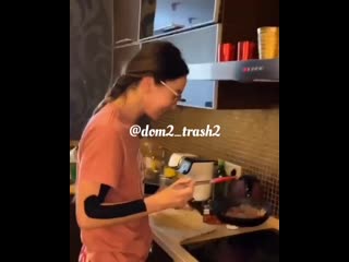 Дава похвастался своей хозяйкой бузовой 😁