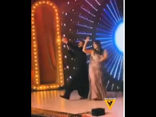@iamsrk & @gaurikhan absolutely nailing it at the dance floor!