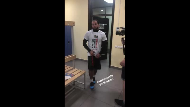 Майрбек тайсумов выход на футбол