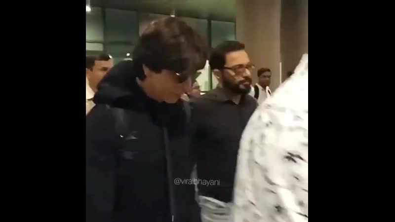 Shahrukhkhan @iamsrk back home after attending his daughter suhanakhan graduation viralbhayani @viralbhayani77