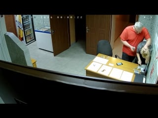 Зверь в бане избил бабу на ресепшене в омске